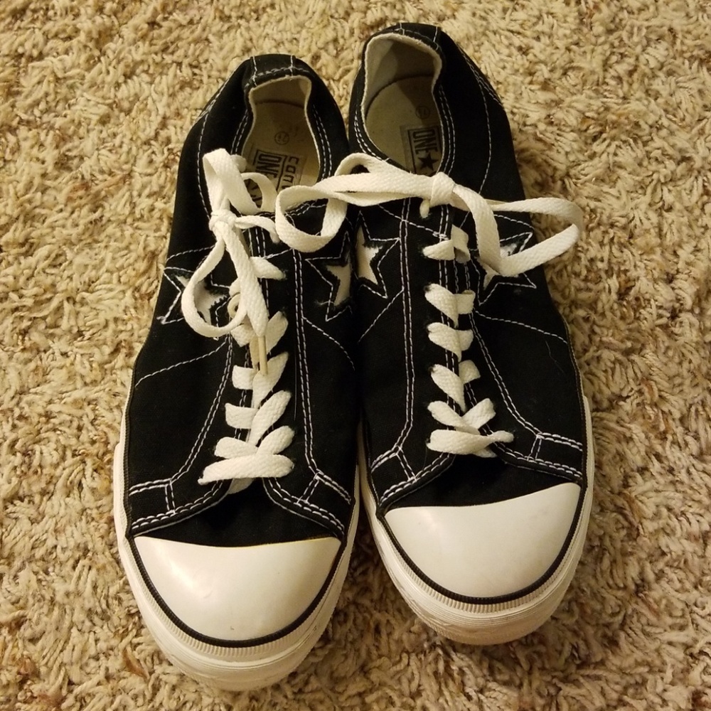 Converse tennis shoes